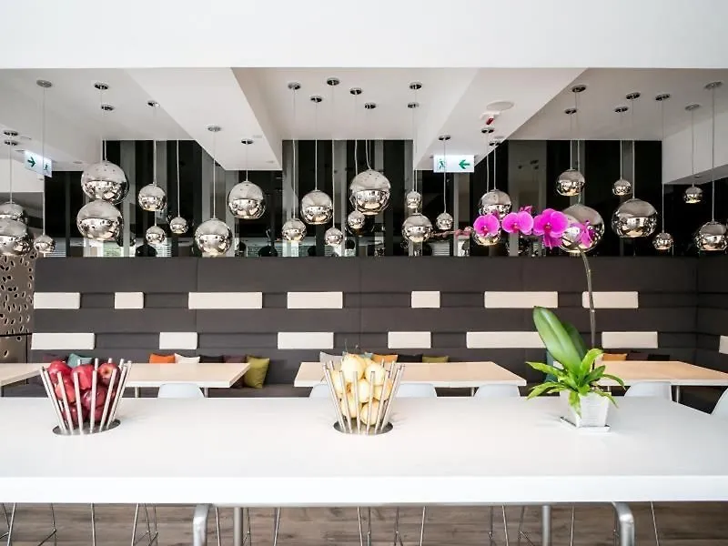 Ovolo West Kowloon Hotel Hong Kong
