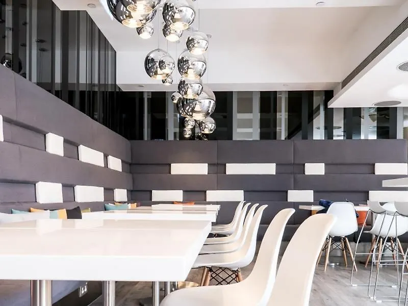 Ovolo West Kowloon Hotel Hong Kong 4*,